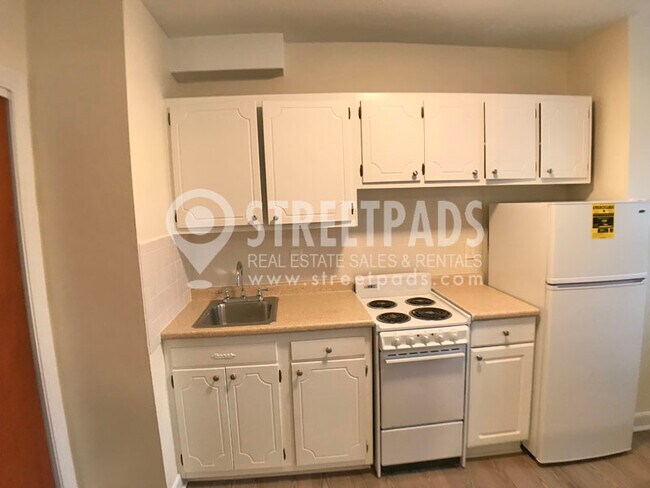 Foto del edificio - 160 N Beacon St