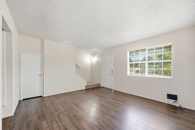 Foto del edificio - 314 Candlewood Ln