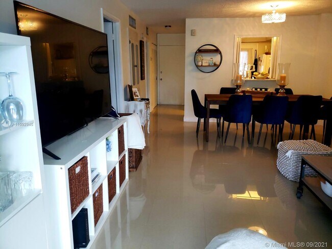 Foto del edificio - 3849 NE 169th St