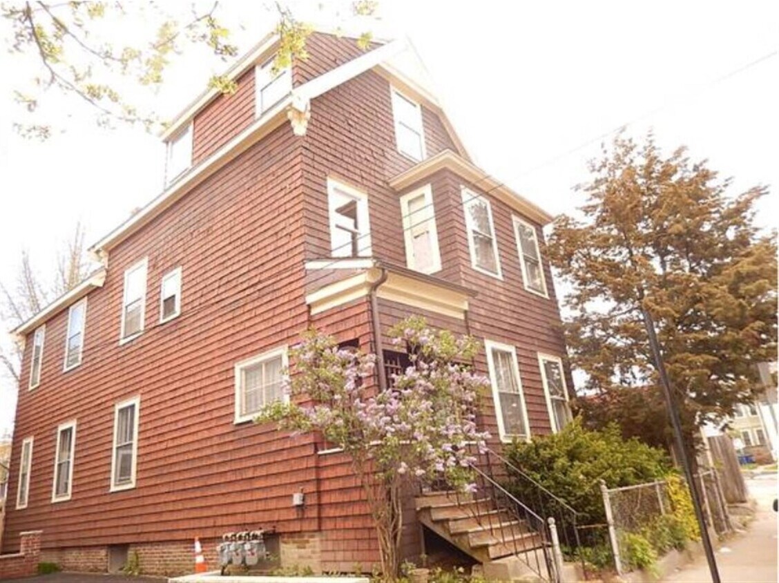 20 Mossland St Unit 2, Somerville, MA 02144 20 Mossland St Somerville