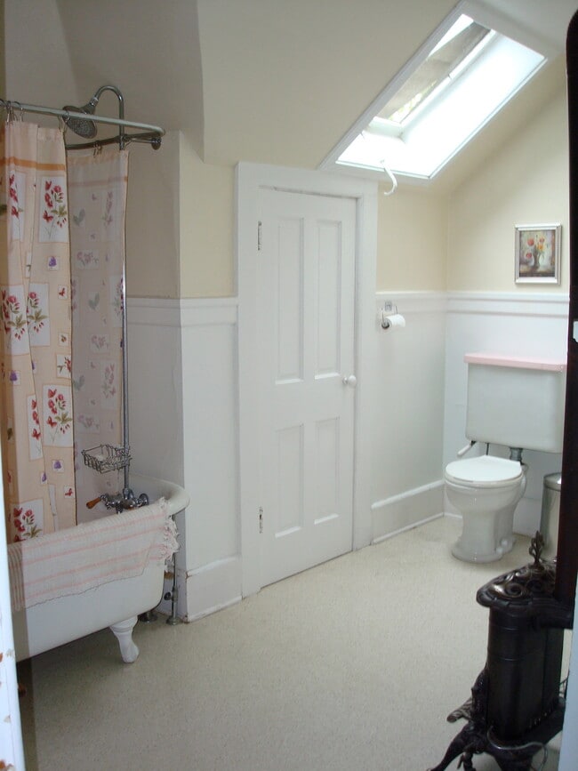 bath - 207 N 3rd St