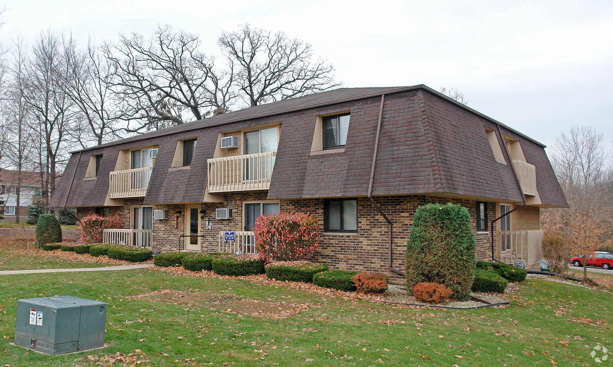 Primary Photo - 665 Foxtree Cir