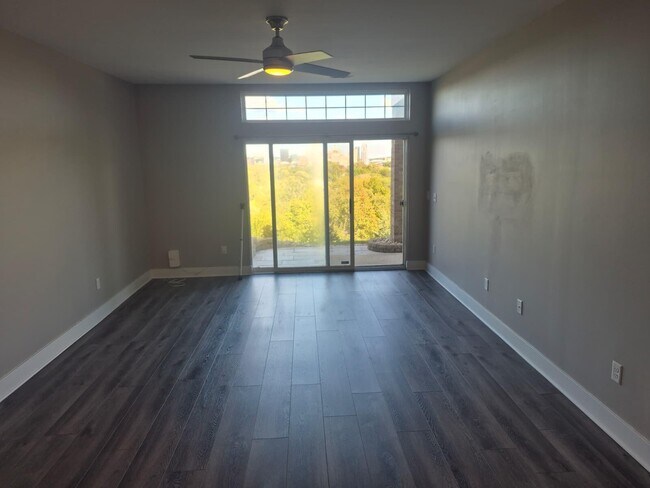 Building Photo - 344 Eastview Ct