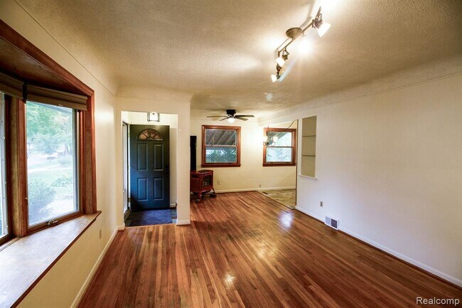 1601 Hatcher Crescent, Ann Arbor, MI 48103 - House Rental in Ann Arbor ...