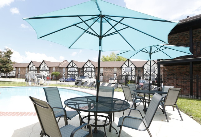 Building Photo - Devonshire Apartments