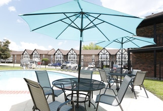 Building Photo - Devonshire Apartments