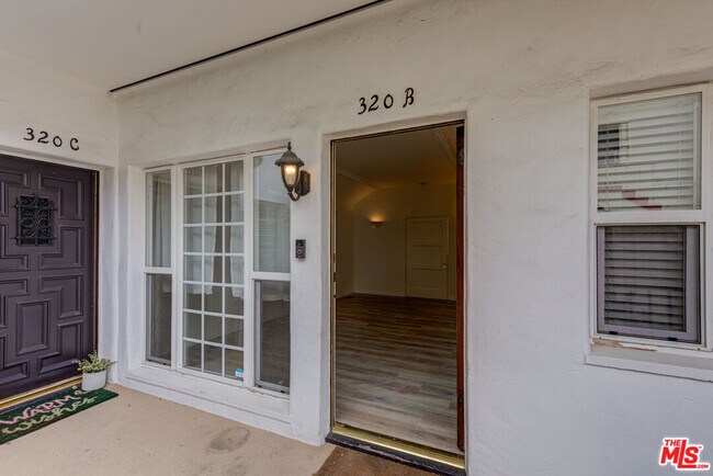 Foto del edificio - 320 S Reeves Dr