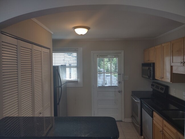 Building Photo - 2 Bedroom 1 Bath Condo in the Cottages of ...