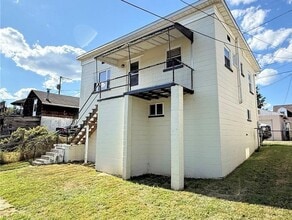 Building Photo - 143 5th Ave