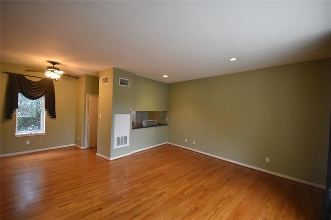 Building Photo - 404 Rosalie St