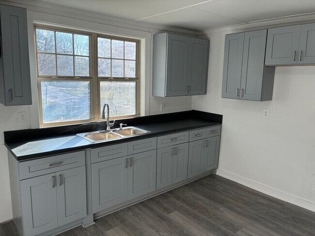 Foto del edificio - Newly remodeled home is located in Lancaster, SC 29720.