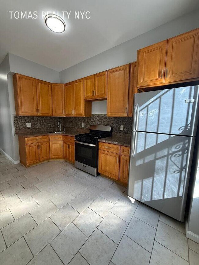 Foto del edificio - 2106 Arthur Ave