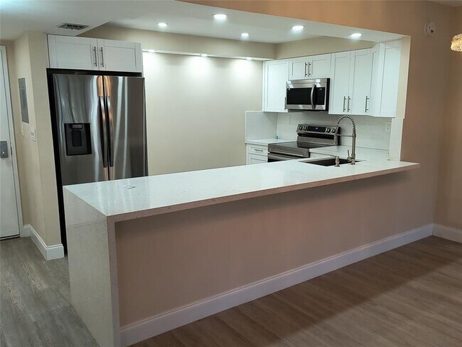Foto del edificio - 10777 W Sample Rd