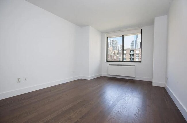 Building Photo - 4 bedroom in NEW YORK NY 10280