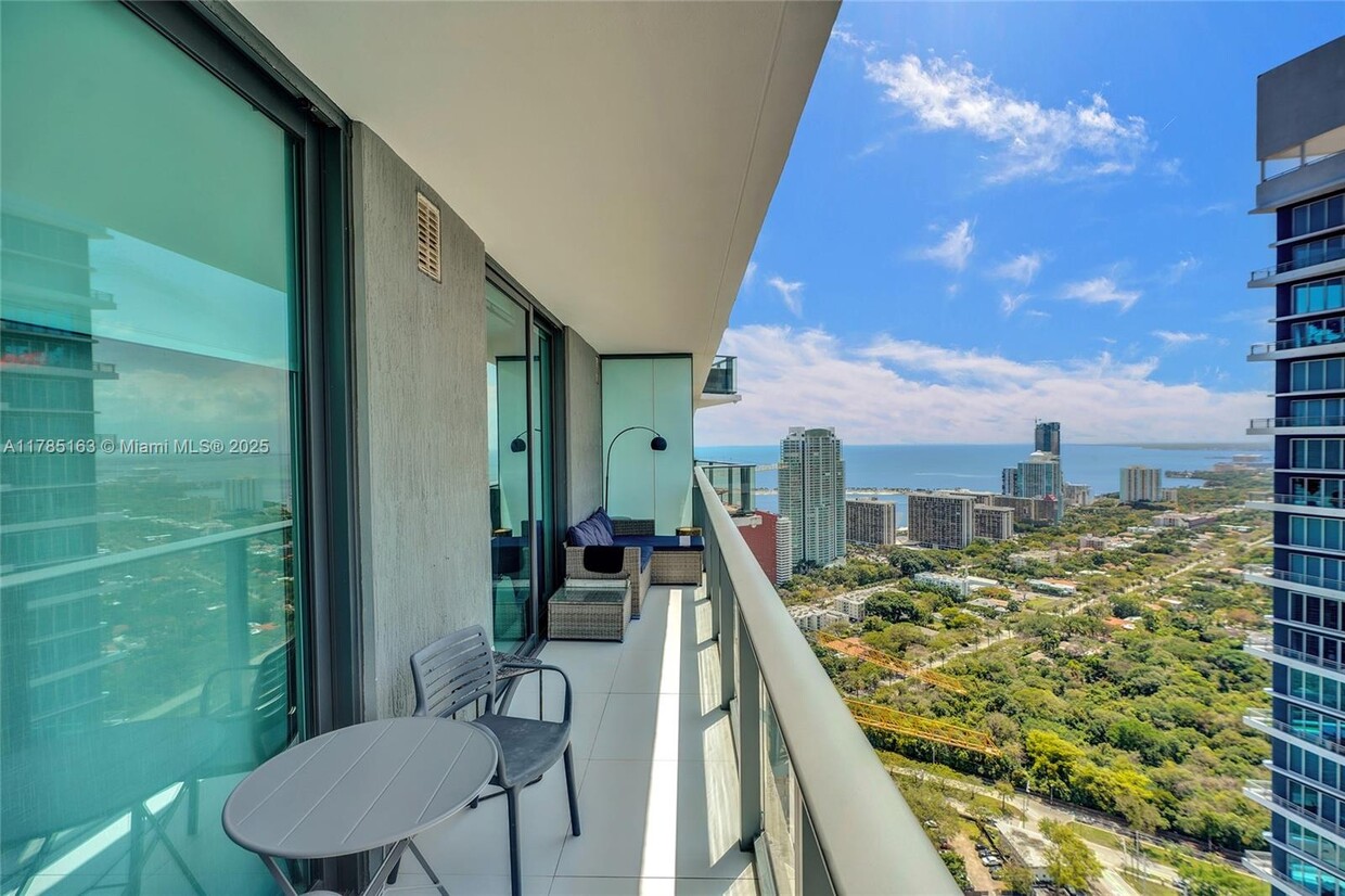 Foto principal - 1300 S Miami Ave