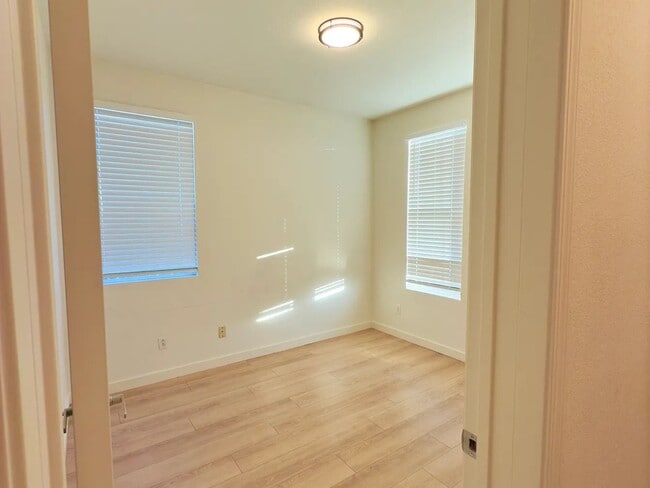 Building Photo - 3060 Tintorera Way