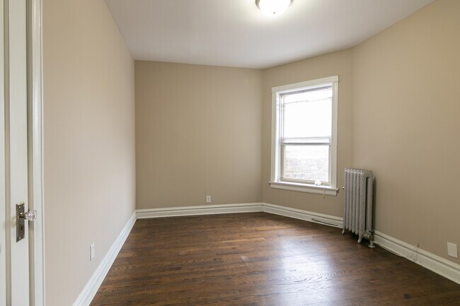 Building Photo - 5419 S Drexel Ave