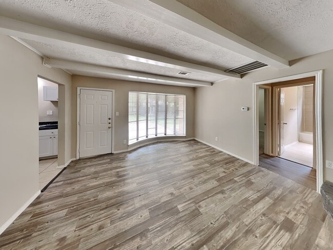 Building Photo - 809 Lochmoor Ln