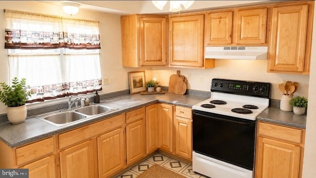 Building Photo - 2561 Robinson Pl