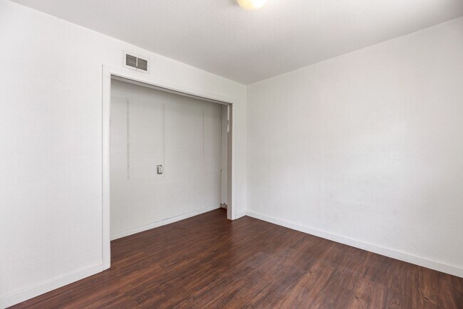 Foto del edificio - Charming 3 Bed 1 Bath In Quiet Neighborhood
