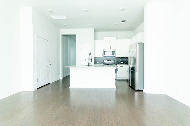 Building Photo - 15108 Casbah Dr