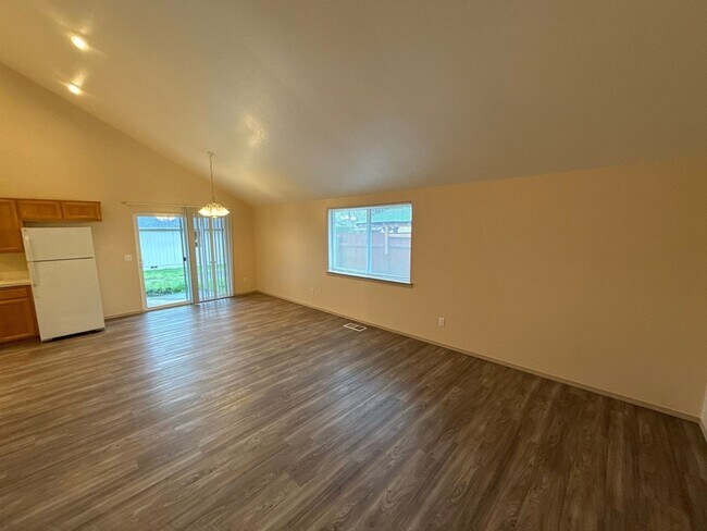 Foto del edificio - 1685 Lucinda Ave NE