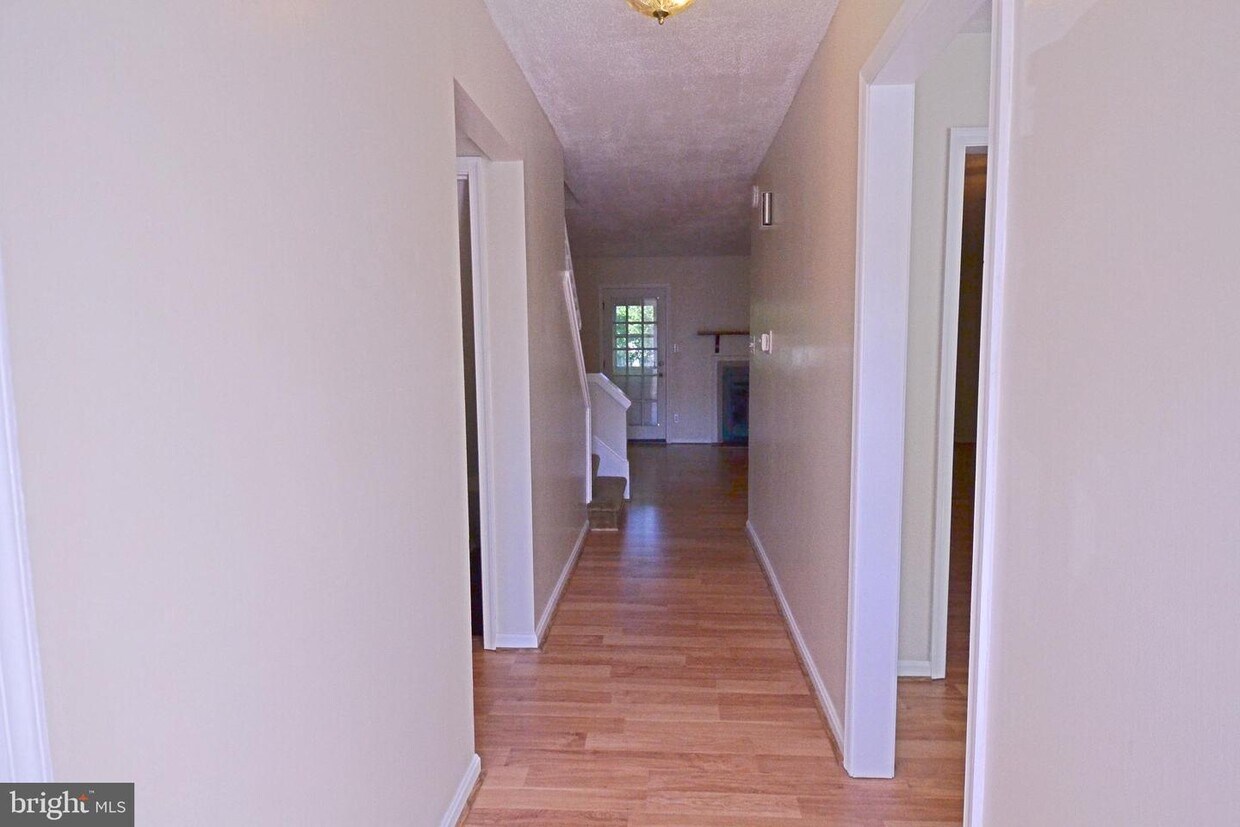 Primary Photo - 22426 Greenview Ct