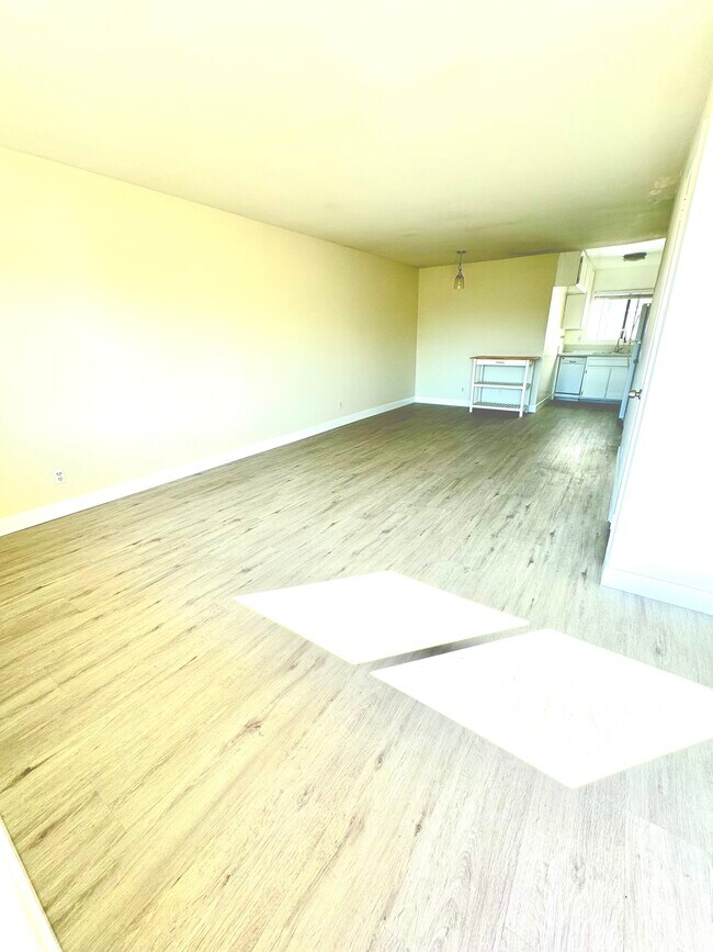 Foto del edificio - 1759 N Mariposa Ave