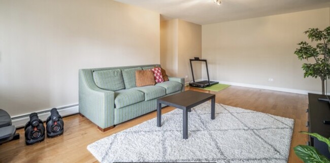 Building Photo - 1806 Hemlock Pl