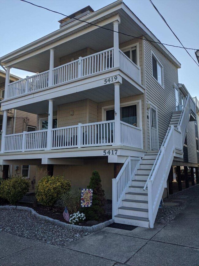 Building Photo - 5417 Asbury Ave