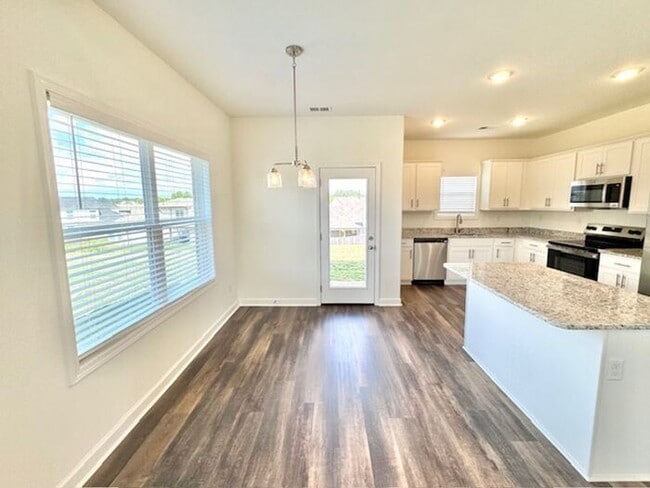 Building Photo - OPEN HOUSE! Now Leasing 4br/2.5 bath- Oakland- New Construction