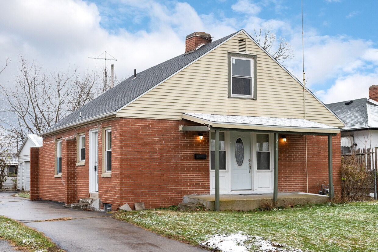 Primary Photo - 214 Middle St