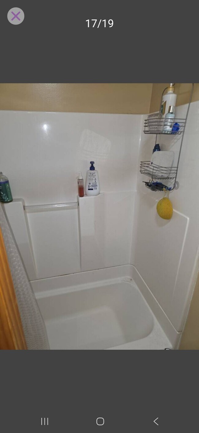 Foto del edificio - 147 Burmont Rd