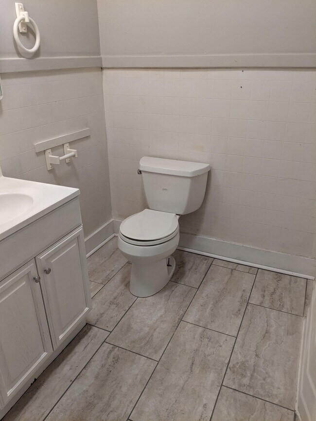 Building Photo - 706 Market St