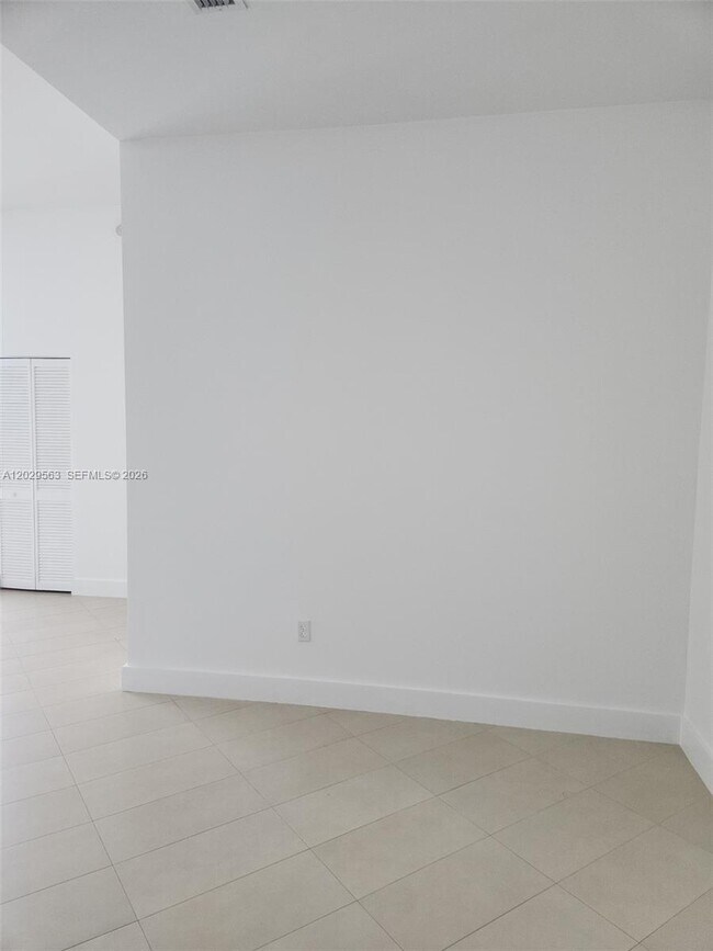 Foto del edificio - 300 S Biscayne Blvd