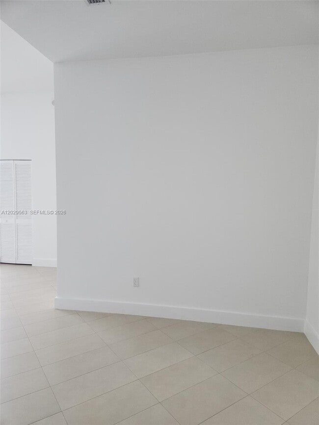 Building Photo - 300 S Biscayne Blvd