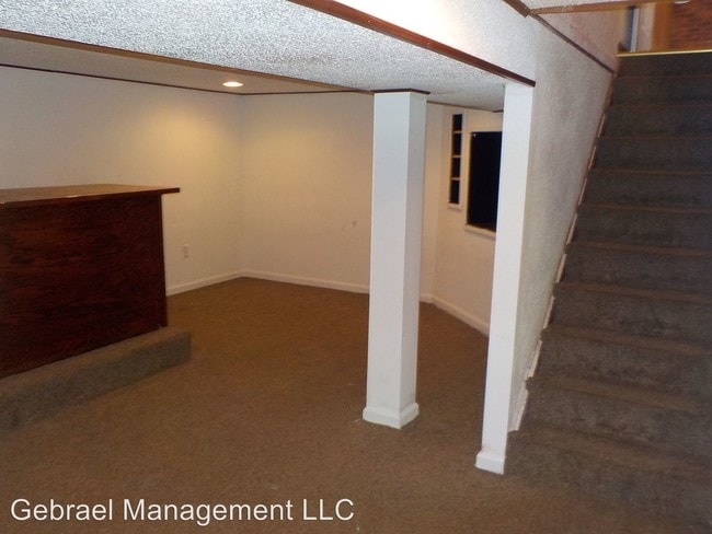 Building Photo - 3 br, 1.5 bath House - 3639 Ridgecliffe Dr.
