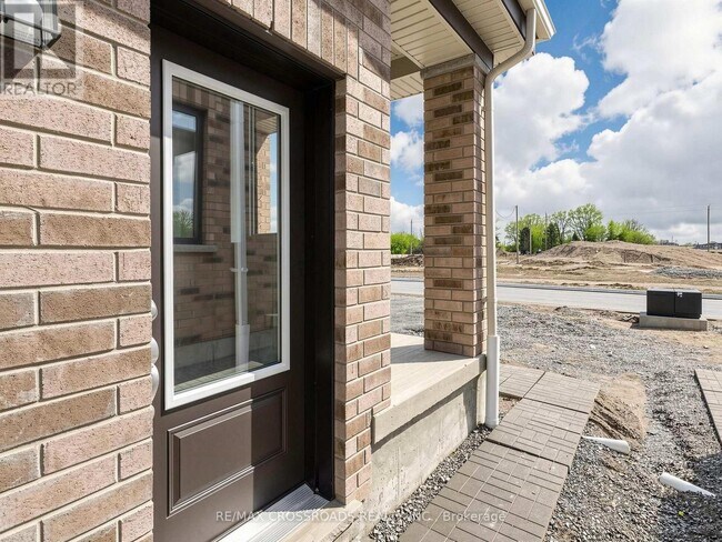 Photo du bâtiment - 102 Donald Cameron Crescent