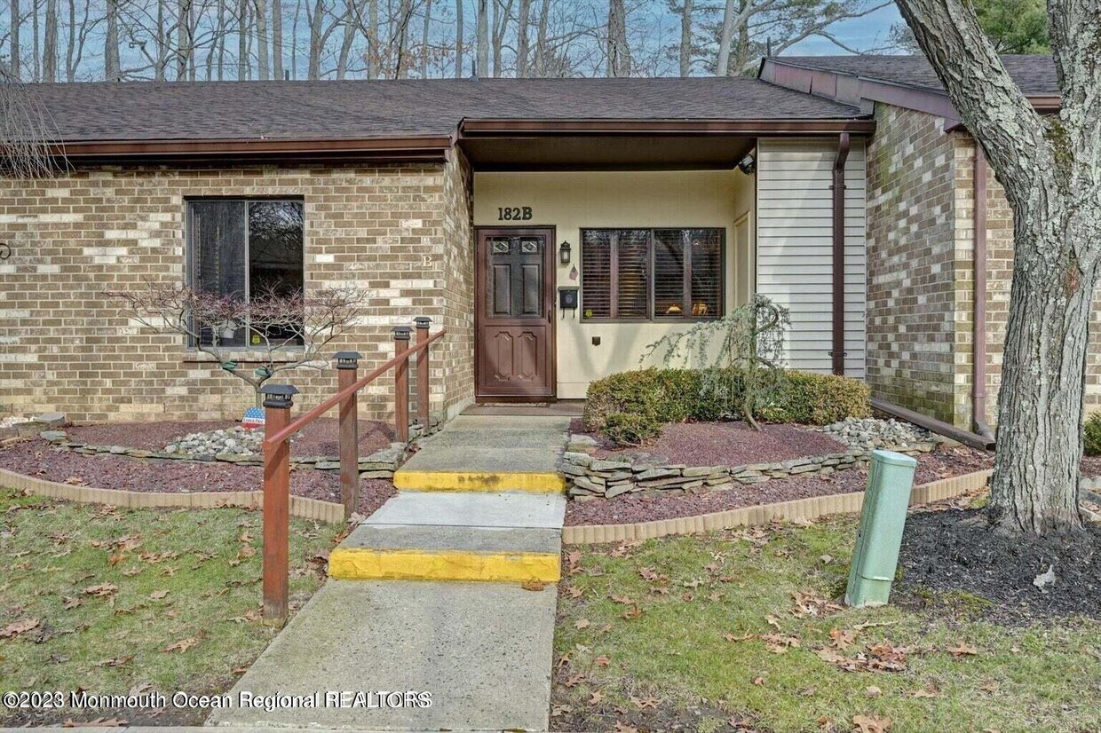 Primary Photo - 182 Arrowood Rd