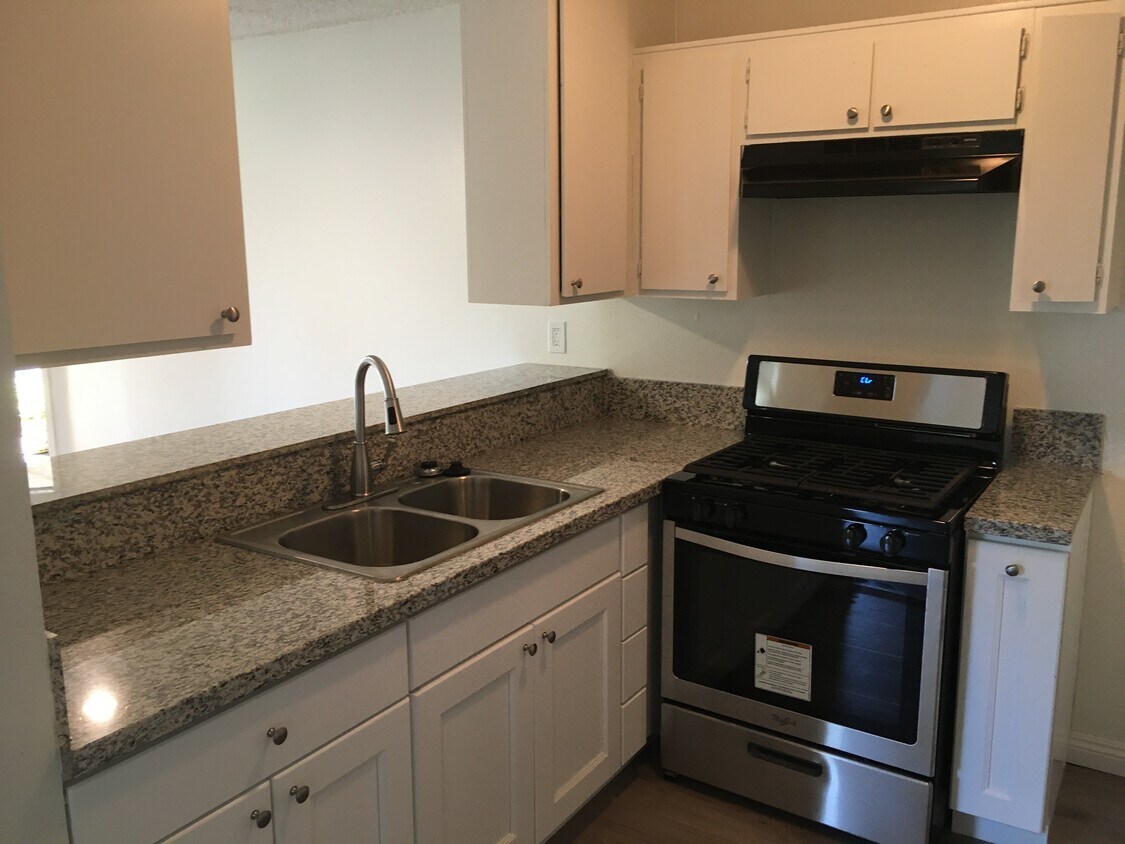 Foto principal - 8227 Alhambra Ave