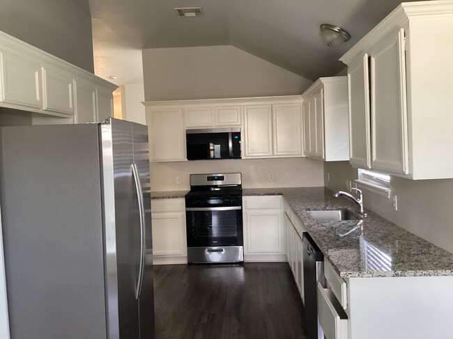 Foto del edificio - 1613 Brittany Ln