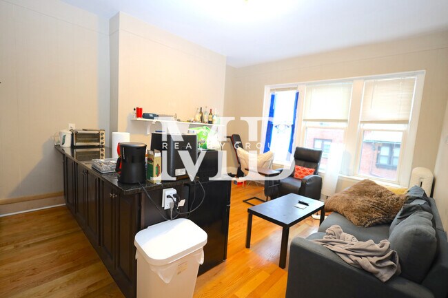 Building Photo - 15 Aberdeen St