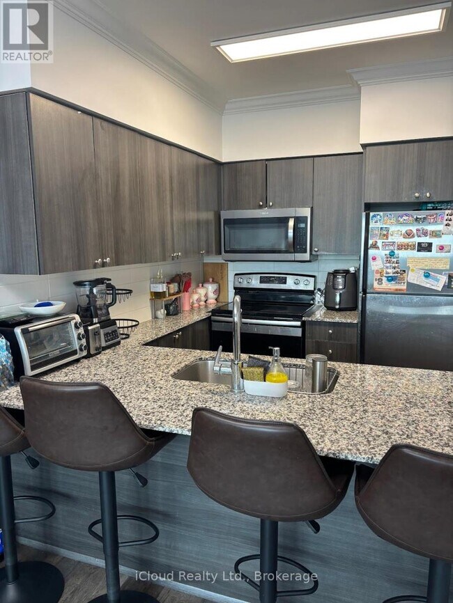 Photo du bâtiment - 1235 Bayly St