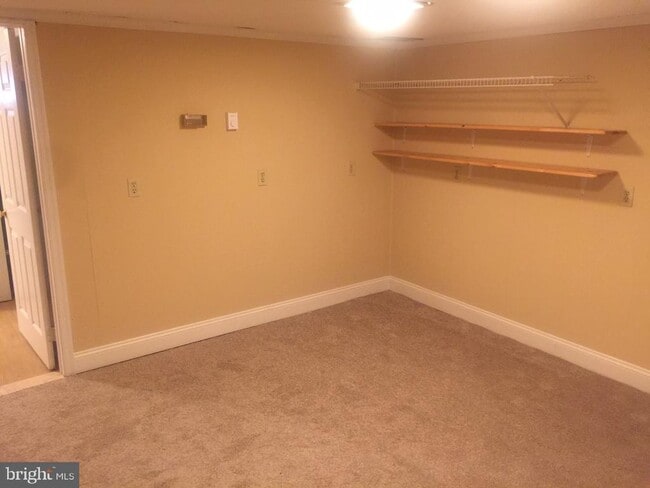 Building Photo - 14 N Walnut St