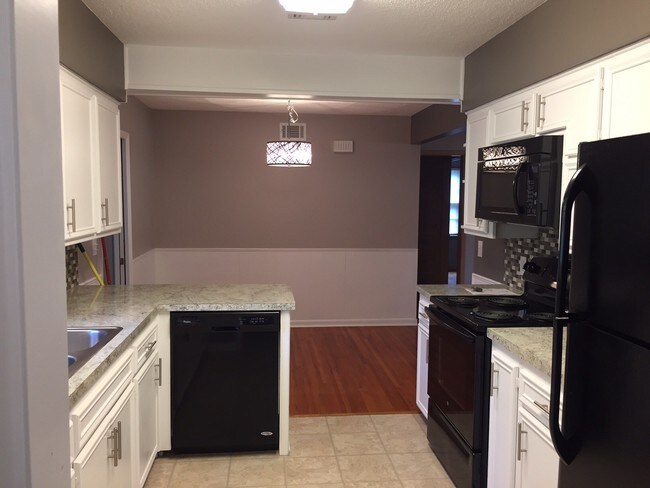 Foto del edificio - 2018 S Ridgewood Dr