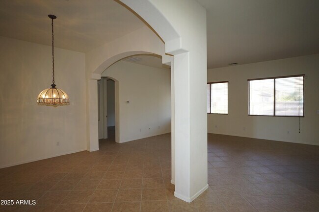 Foto del edificio - 7227 W Paradise Ln