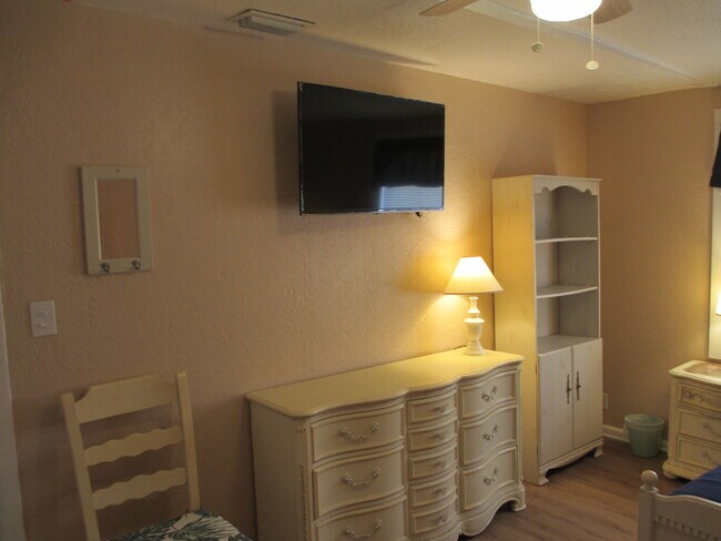 Foto del edificio - 702 Hughlett Ave