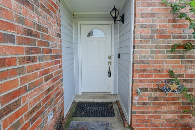 Building Photo - 3 Bed / 2 Bath in Collinsville!