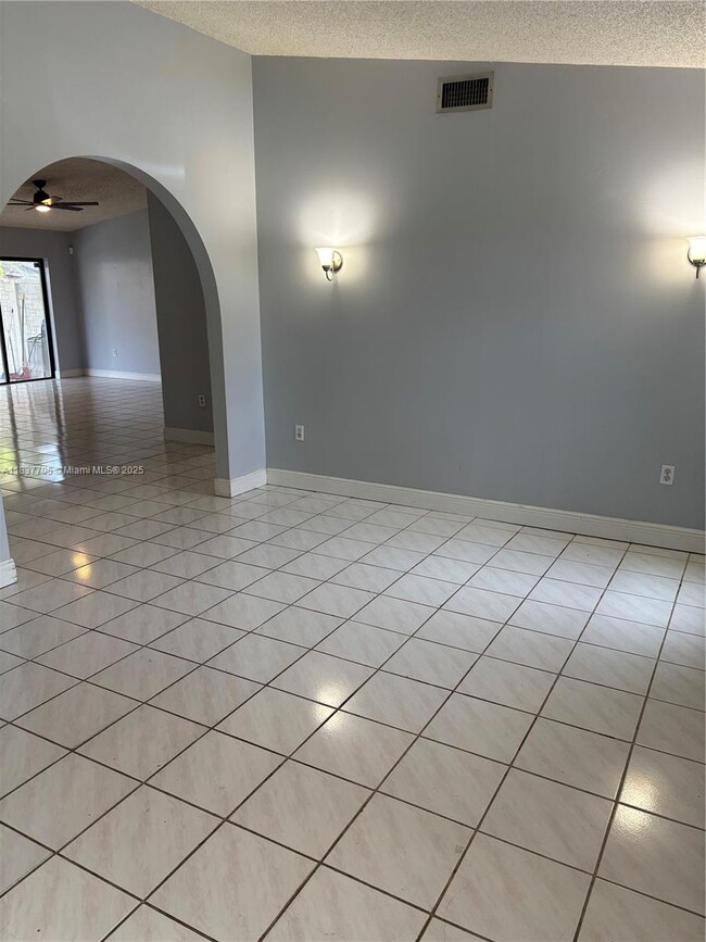 Building Photo - 1065 NW 127th Path