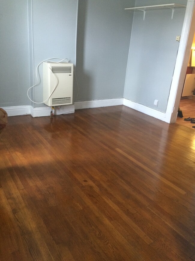 Building Photo - 307 25th St